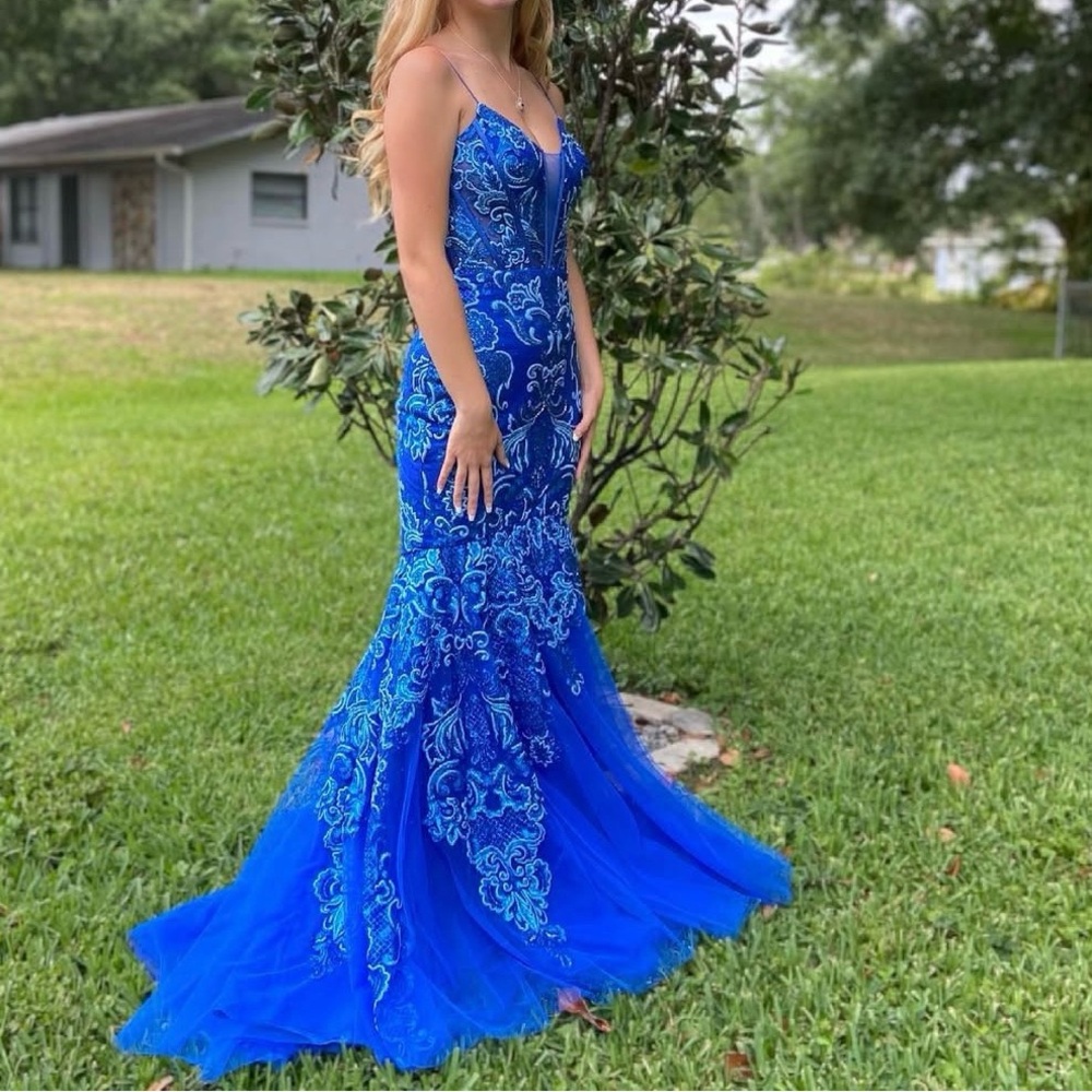 Elegant Blue Evening Gown